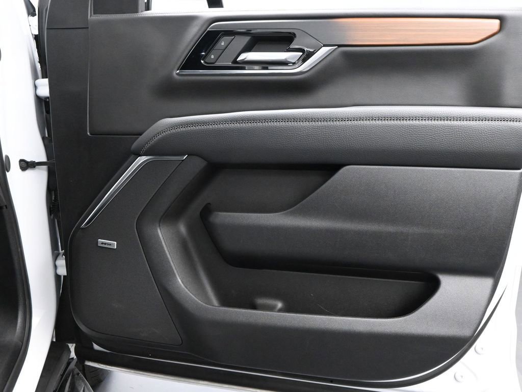 Used 2025 GMC Yukon XL Denali image 13