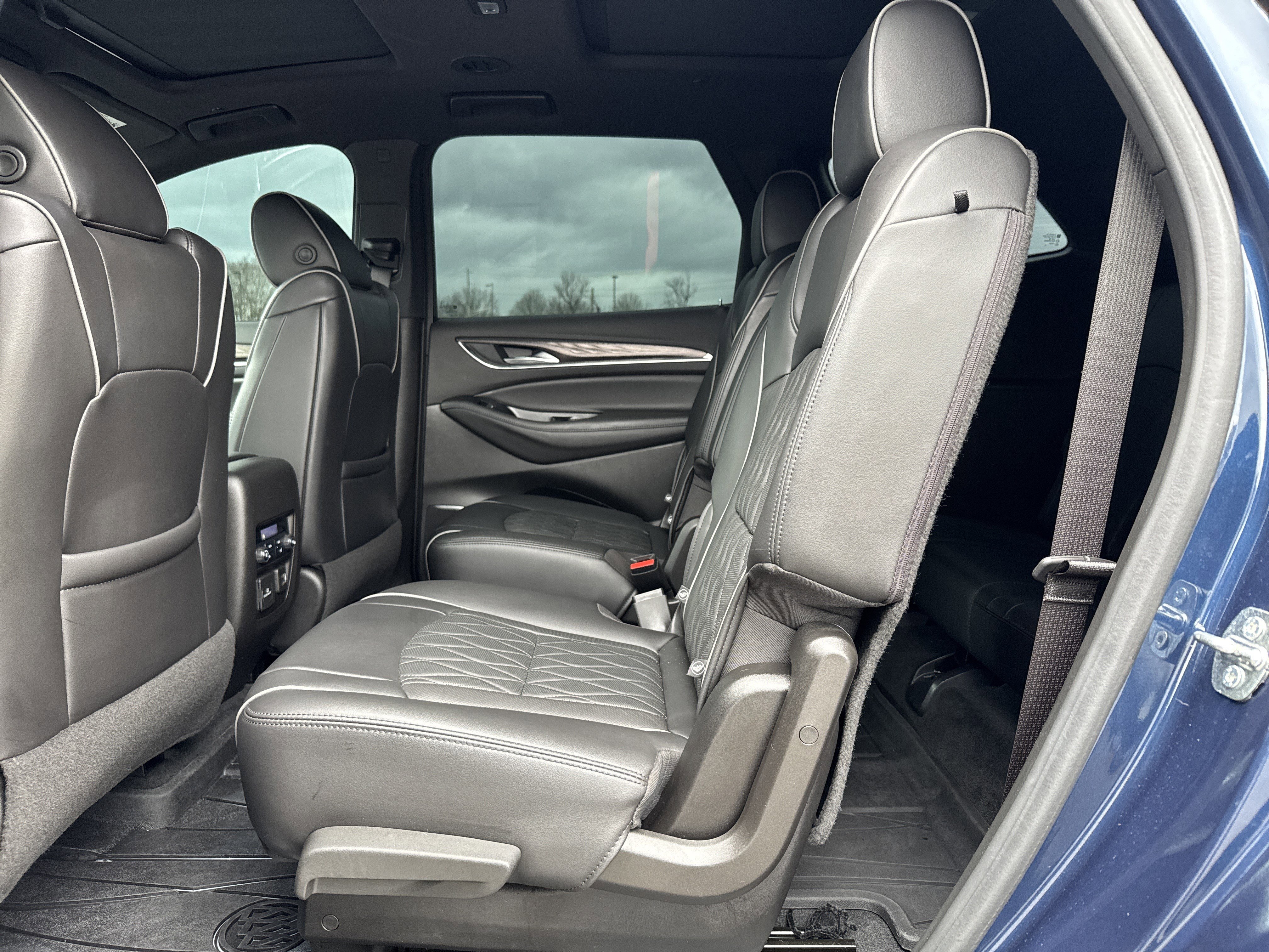 Used 2022 Buick Enclave Avenir w/ Avenir Technology Package image 29