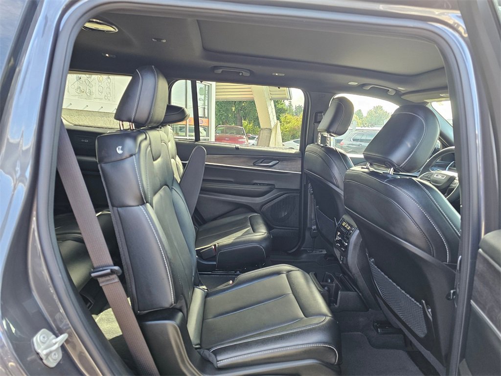 Used 2024 Jeep Grand Cherokee L Limited w/ Luxury Tech Group II image 14
