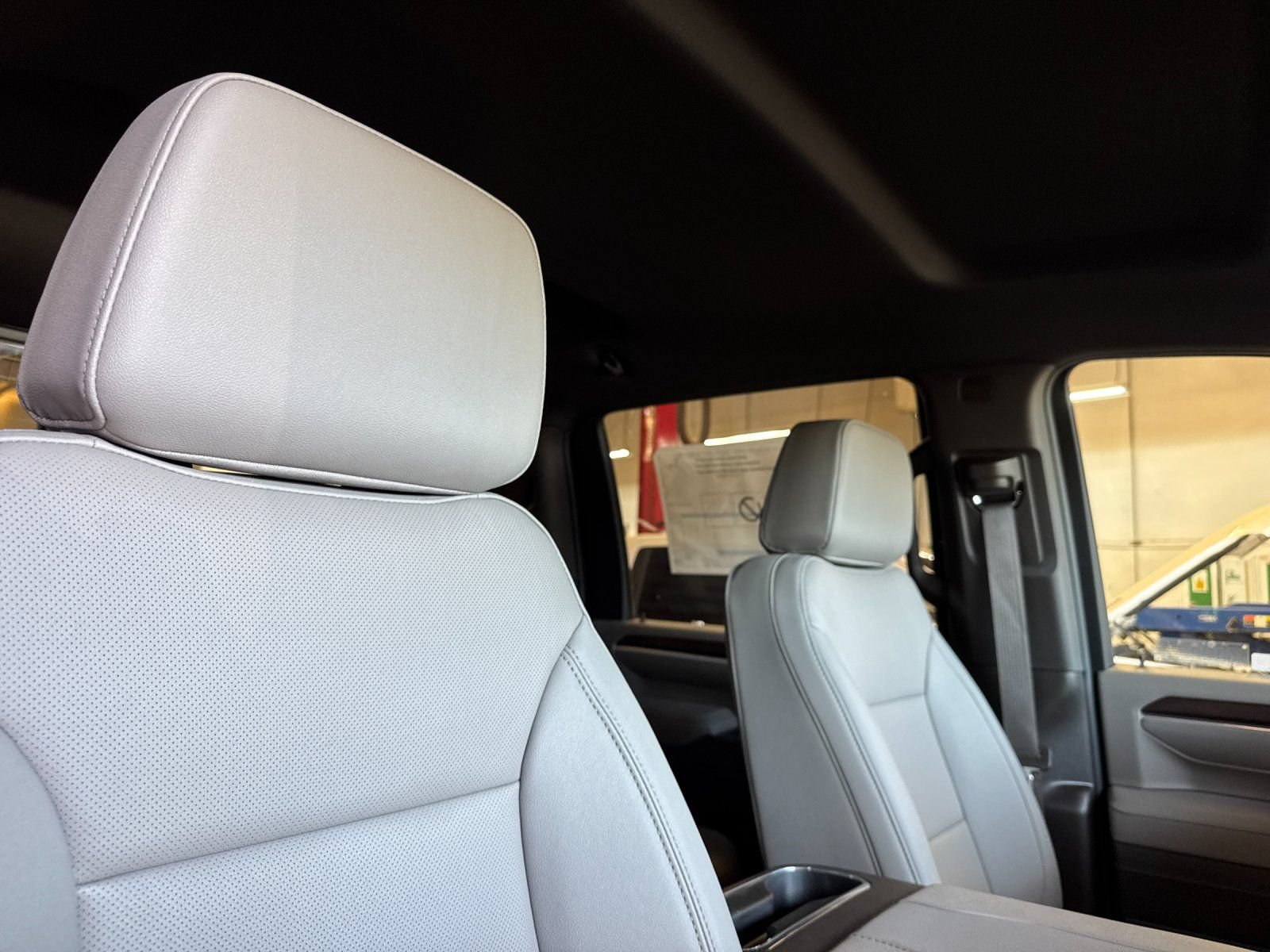 New 2026 GMC Sierra 2500 SLT w/ SLT Premium Package AWD/4WD image 17