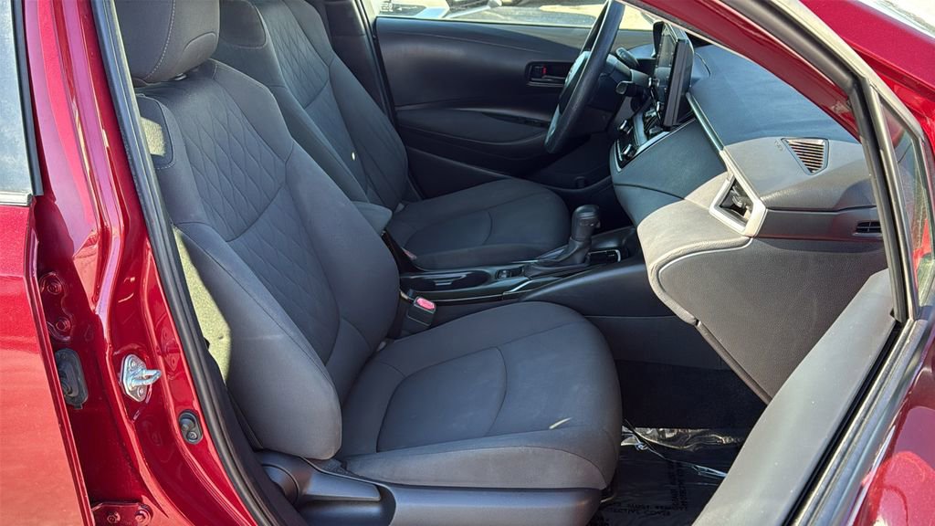 Used 2022 Toyota Corolla LE image 11