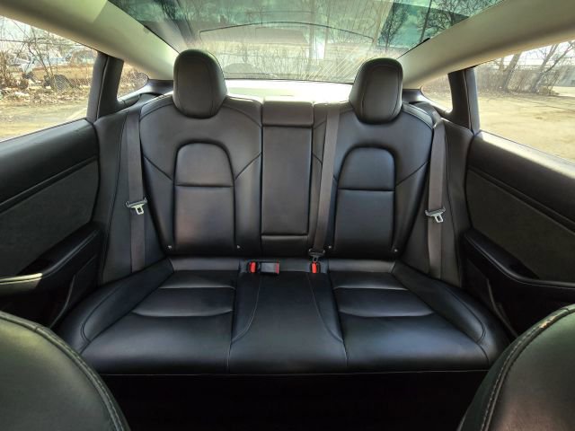 Used 2018 Tesla Model 3 image 19