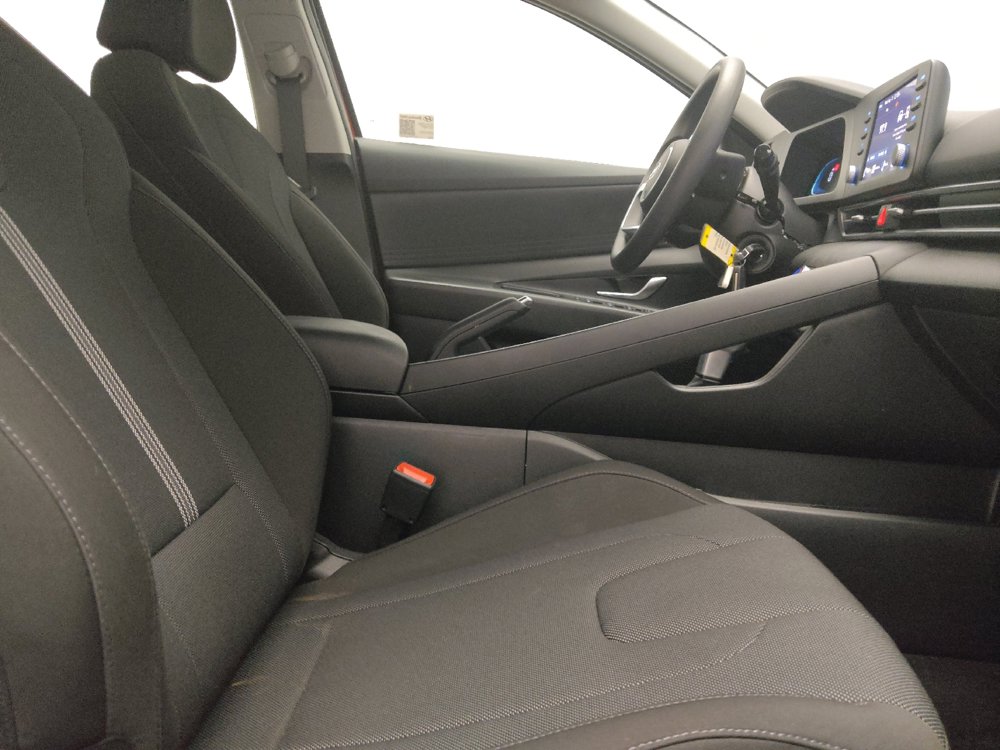 Used 2025 Hyundai Elantra SE FWD image 21