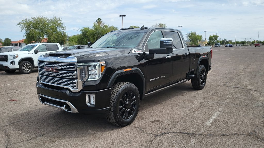 Used 2021 GMC Sierra 2500 Denali w/ Denali Black Diamond Edition AWD/4WD image 4