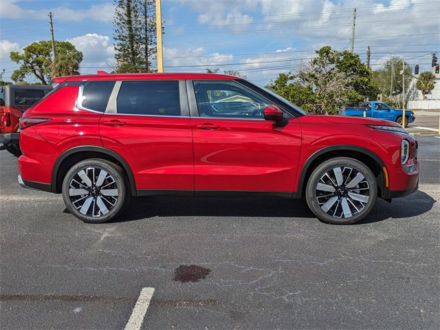 New 2025 Mitsubishi Outlander SE image 4