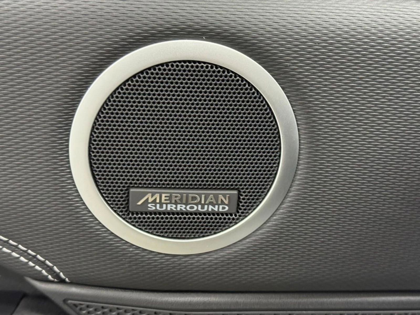 New 2026 Land Rover Discovery Dynamic SE image 25