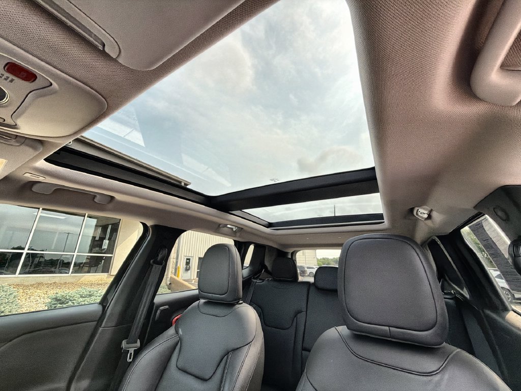 Used 2021 Jeep Renegade Limited w/ Sun & Sound Group AWD/4WD image 16