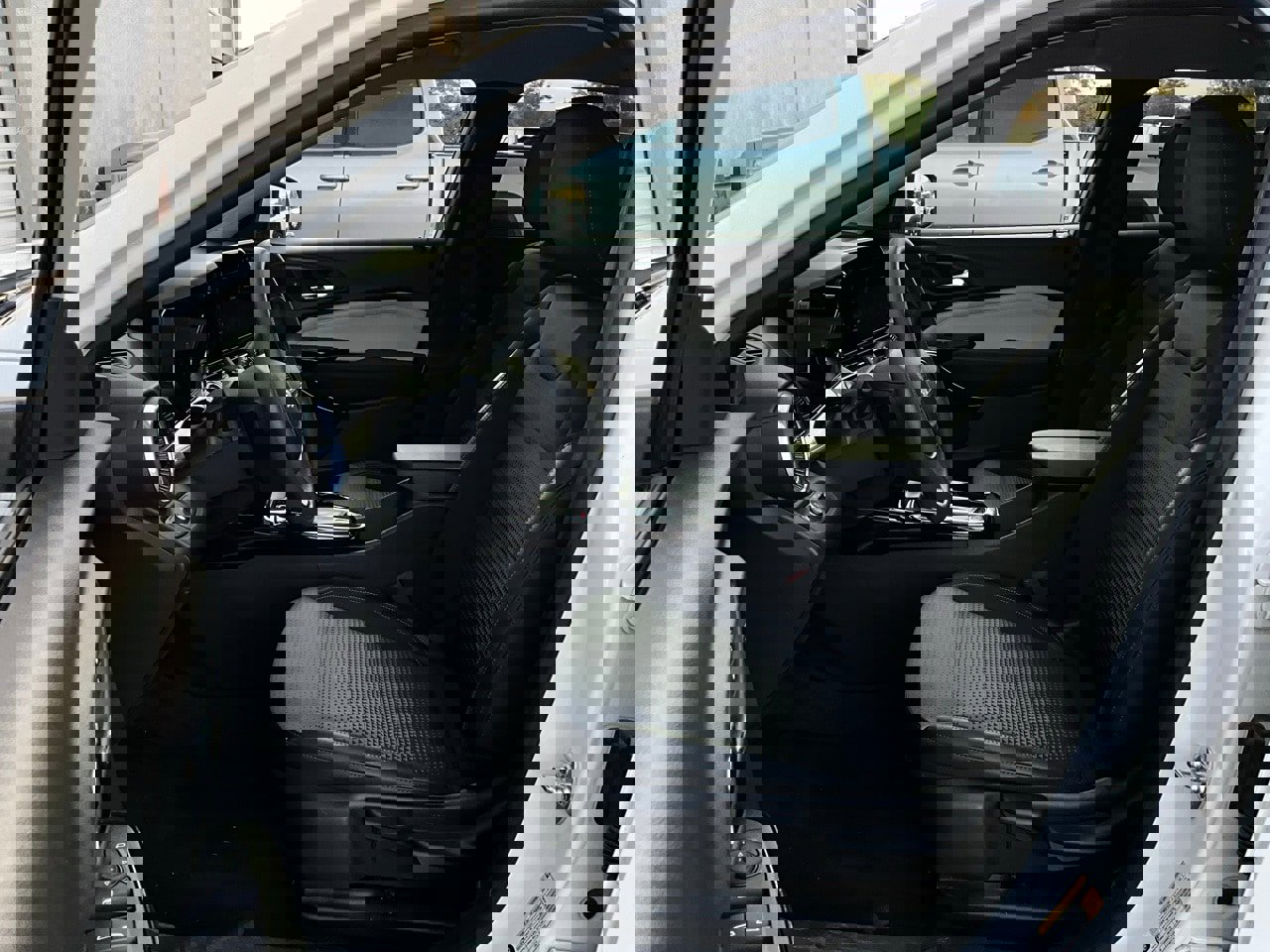 Used 2025 Chevrolet Trax LT image 10