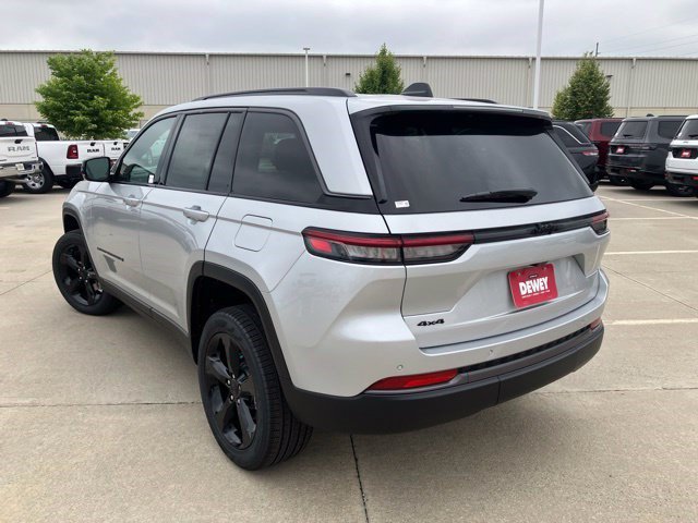 New 2026 Jeep Grand Cherokee Limited w/ Limited Altitude Package AWD/4WD image 8