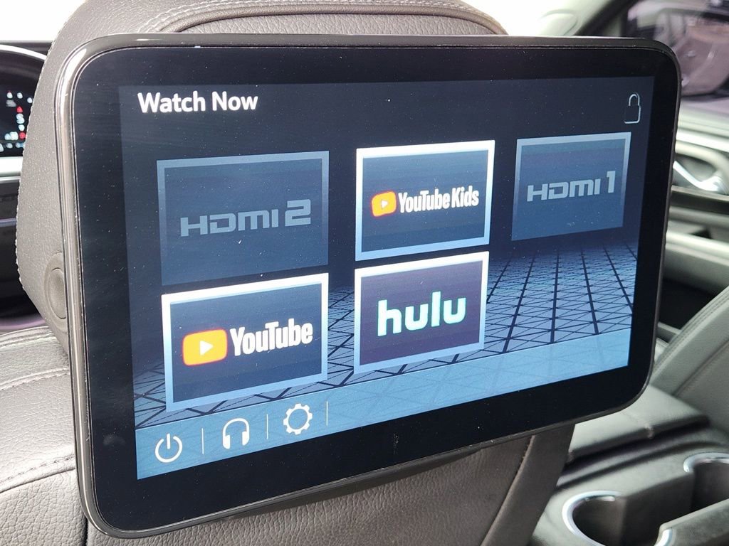 Used 2024 GMC Yukon Denali w/ Advanced Technology Package AWD/4WD image 6