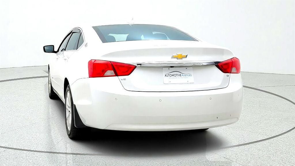 Used 2017 Chevrolet Impala LT w/ Convenience Package FWD image 6