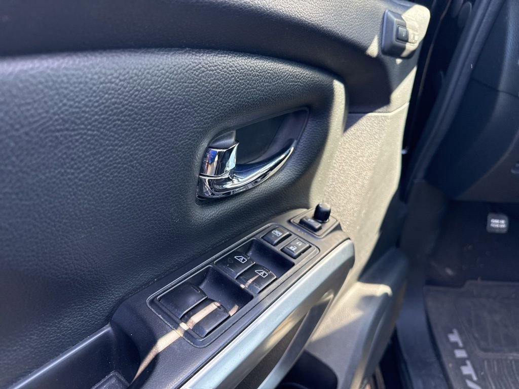 Used 2017 Nissan Titan SL AWD/4WD image 10