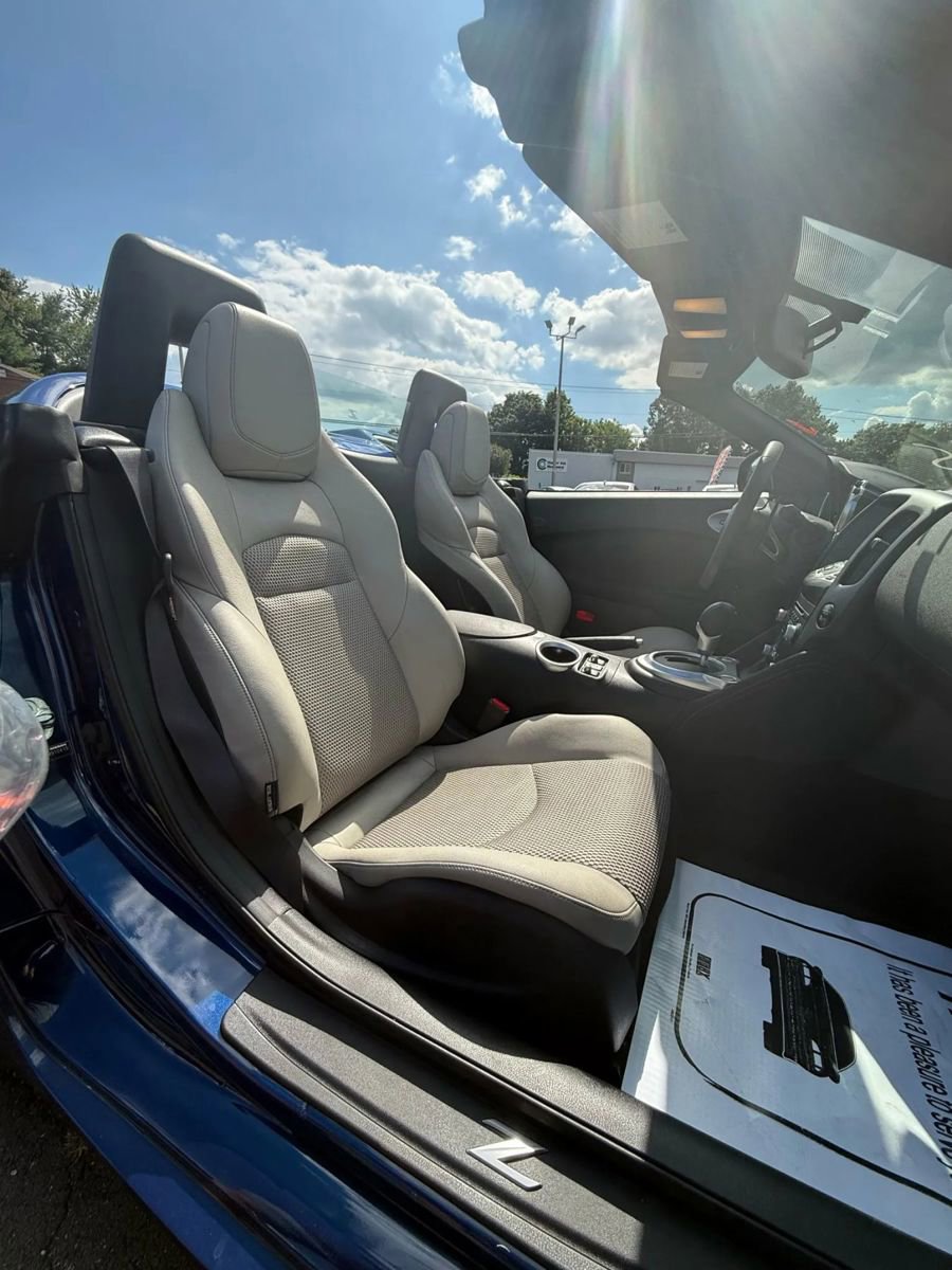 Used 2016 Nissan 370Z Touring Sport image 9