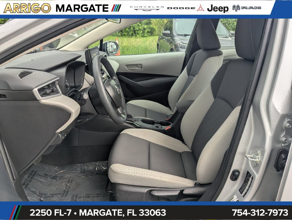 Used 2025 Toyota Corolla LE FWD image 12