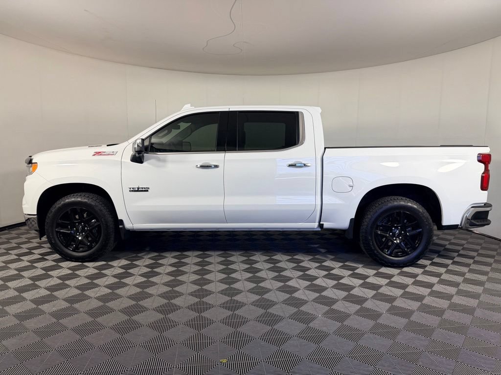 Used 2023 Chevrolet Silverado 1500 LTZ w/ Z71 Off-Road Package AWD/4WD image 11