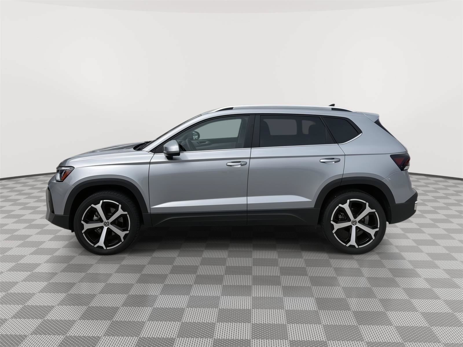 Certified 2025 Volkswagen Taos SEL AWD/4WD image 6