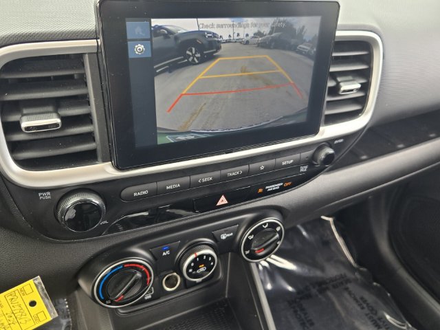 Used 2024 Hyundai Venue SE FWD image 21
