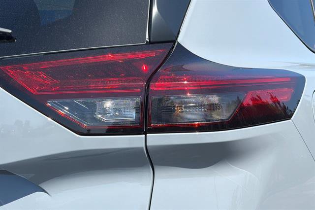 New 2026 Nissan Rogue SV FWD image 32
