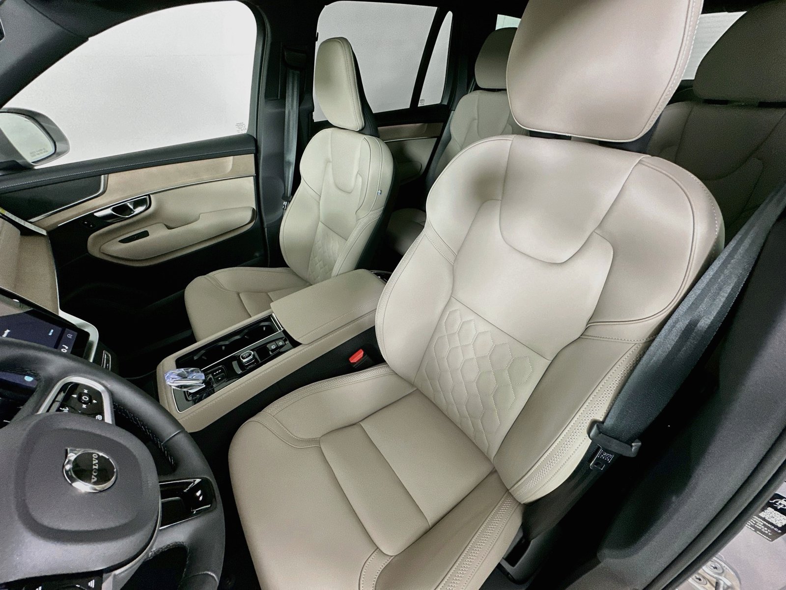 New 2026 Volvo XC90 T8 Plus w/ Protection Package AWD/4WD image 33