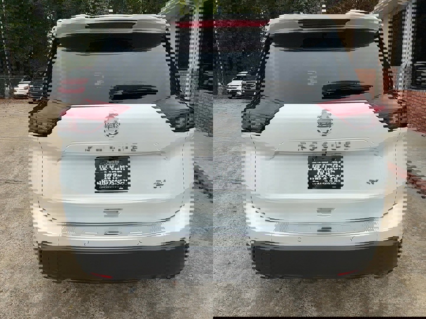 Used 2024 Nissan Rogue SV w/ SV Premium Package image 5