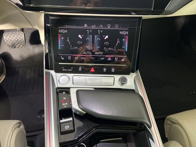 Used 2019 Audi e-tron Prestige w/ Prestige Package image 20