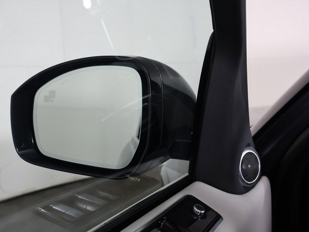 Used 2022 Land Rover Range Rover Sport SVR image 39