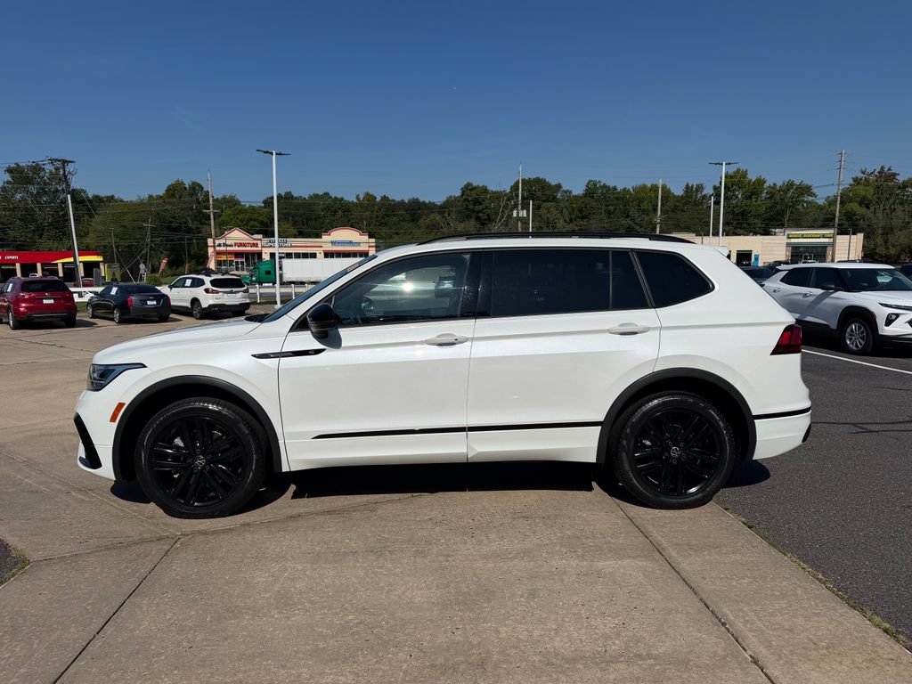 Used 2022 Volkswagen Tiguan SE R-Line AWD/4WD image 4