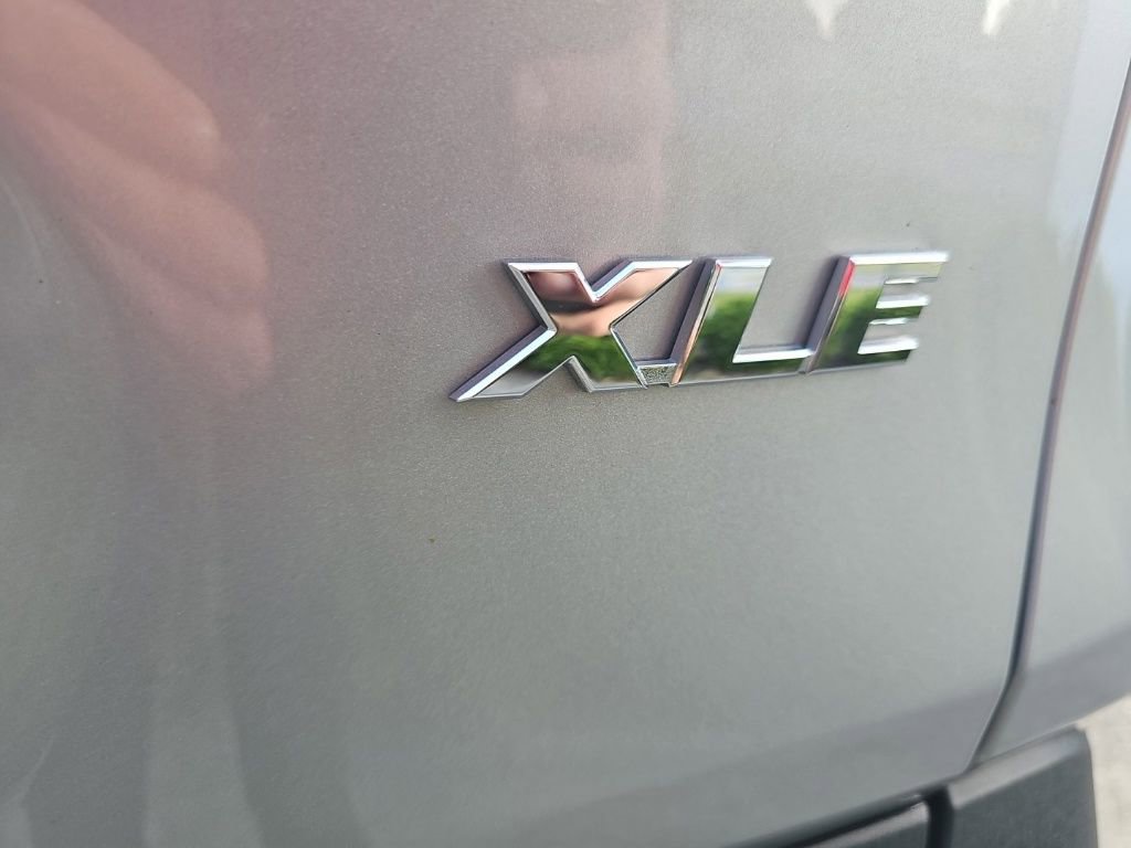 Used 2025 Toyota RAV4 XLE w/ Convenience Package FWD image 11