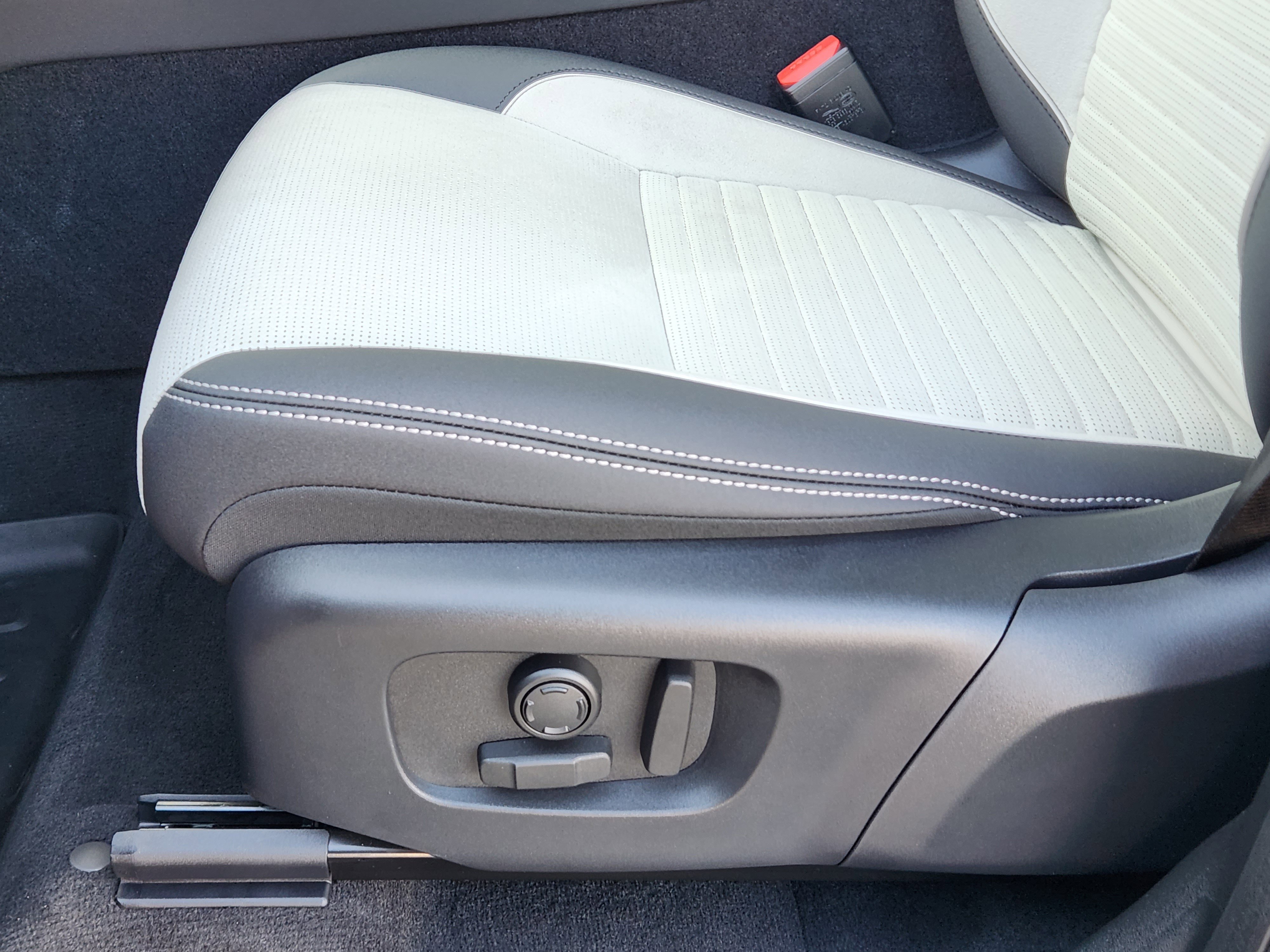 New 2025 Land Rover Discovery Sport S image 26