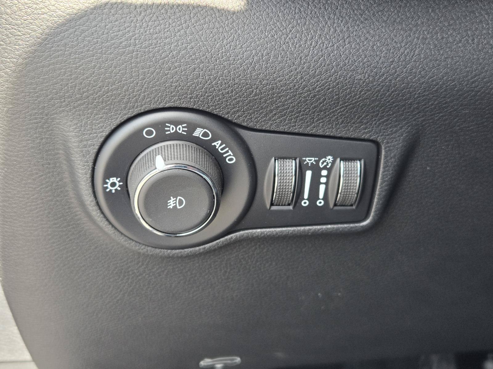 New 2026 Jeep Compass Limited w/ Sun, Sound & Navigation Group AWD/4WD image 19