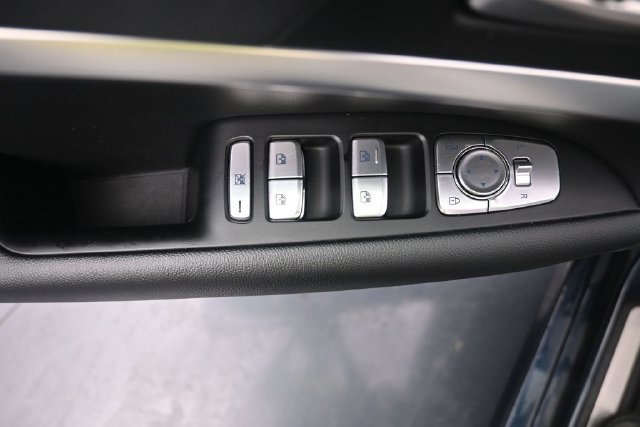 Used 2025 Genesis G70 2.5T AWD/4WD image 12