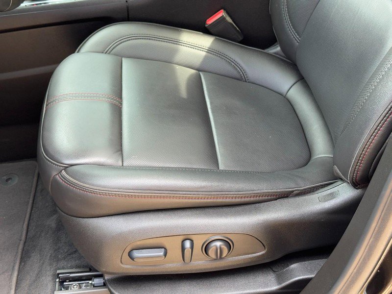 Used 2023 Chevrolet Traverse RS image 24