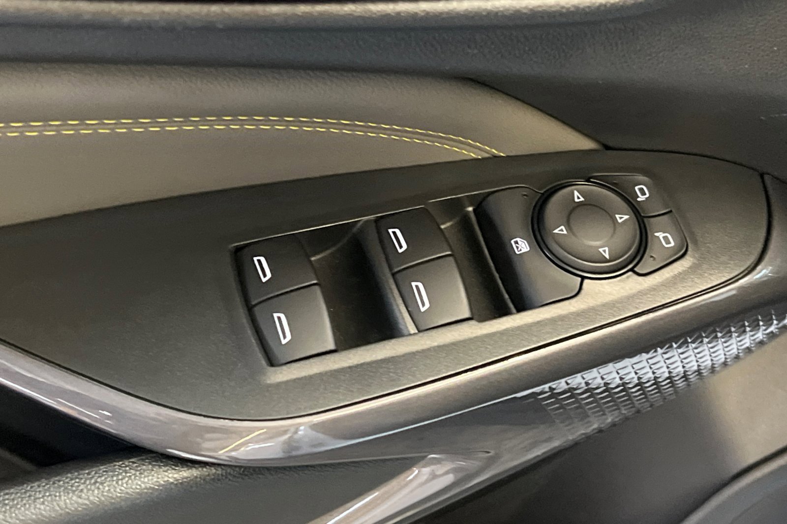 Used 2024 Chevrolet Trax ACTIV w/ Sunroof Package image 12