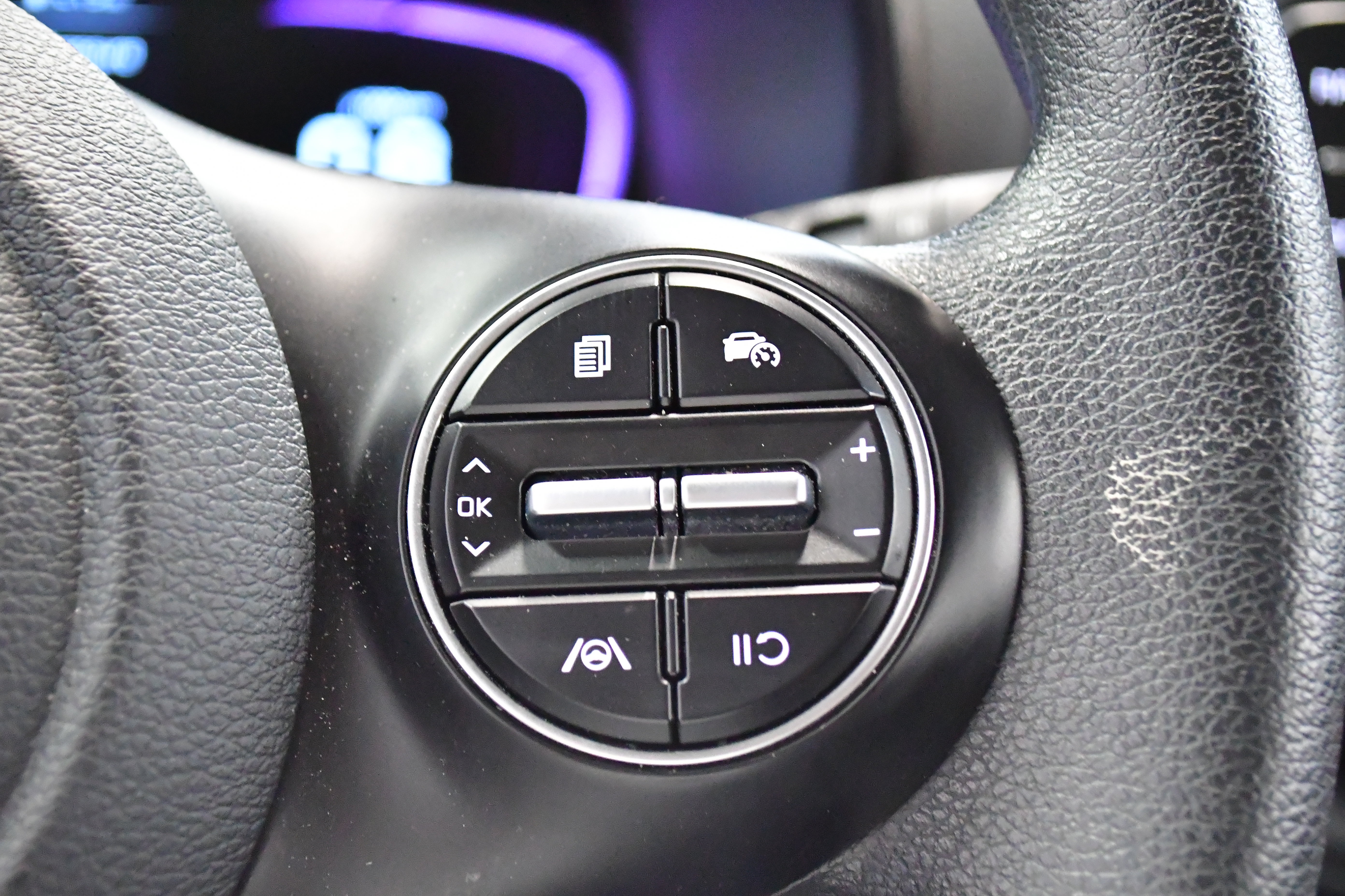 Used 2025 Kia Soul LX w/ LX Technology Package FWD image 23