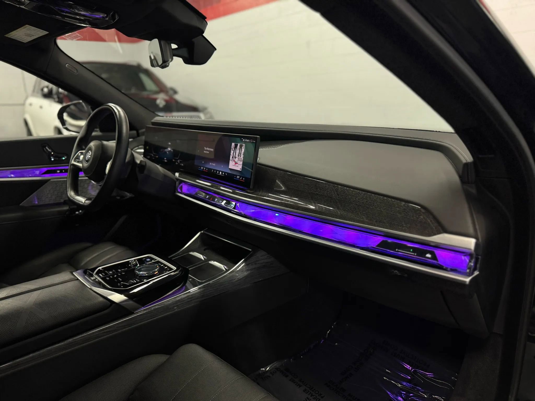 Used 2024 BMW i7 xDrive60 w/ Executive Package image 35