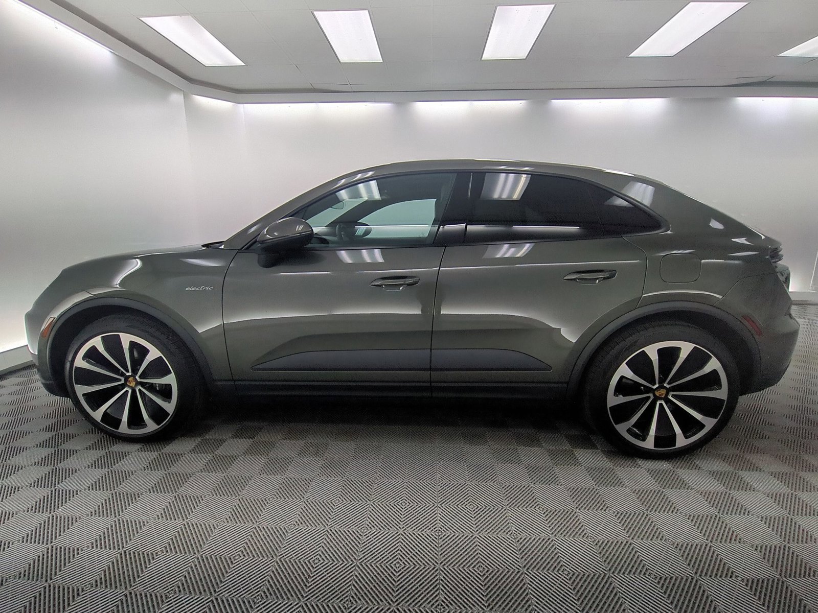 Certified 2025 Porsche Macan Electric RWD video 2