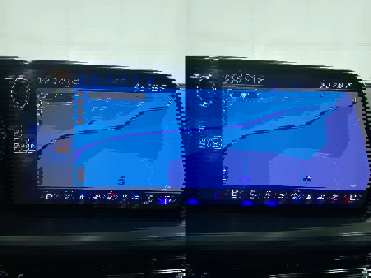 Used 2025 Chevrolet Traverse LT image 20