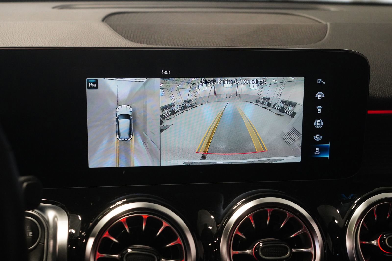 Used 2023 Mercedes-Benz GLB 250 4MATIC image 23