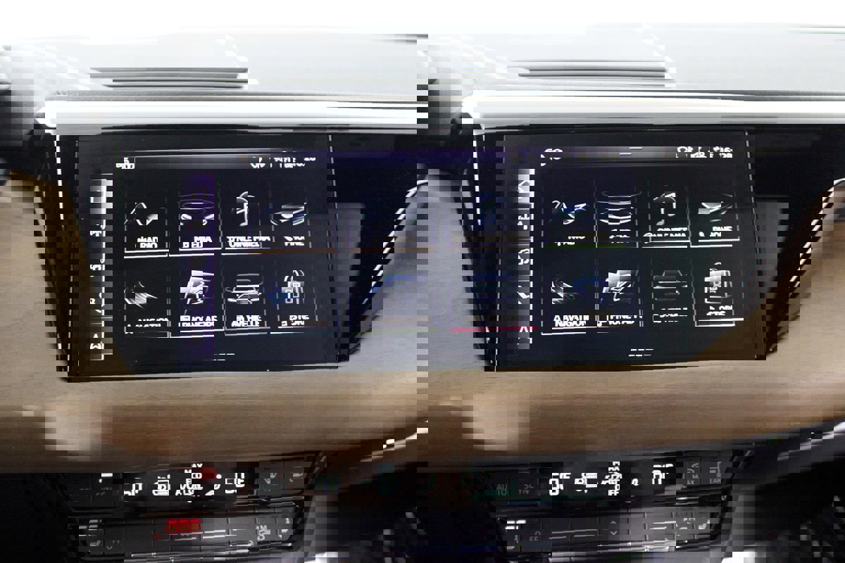 Used 2024 Audi e-tron GT Premium Plus image 28