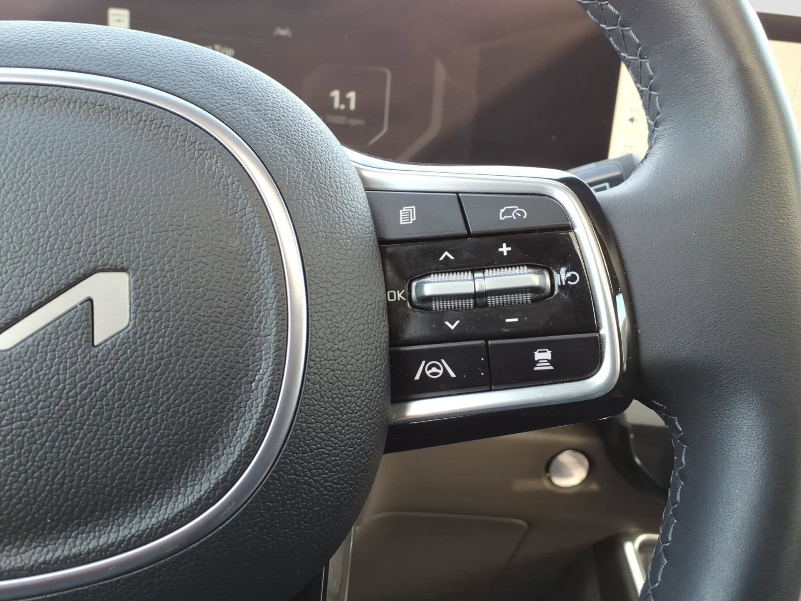 Used 2025 Kia Carnival SX image 25