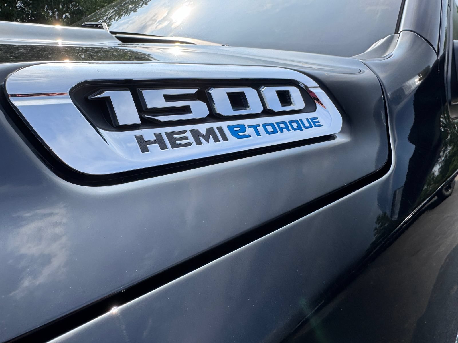 Used 2022 RAM 1500 Laramie AWD/4WD image 2