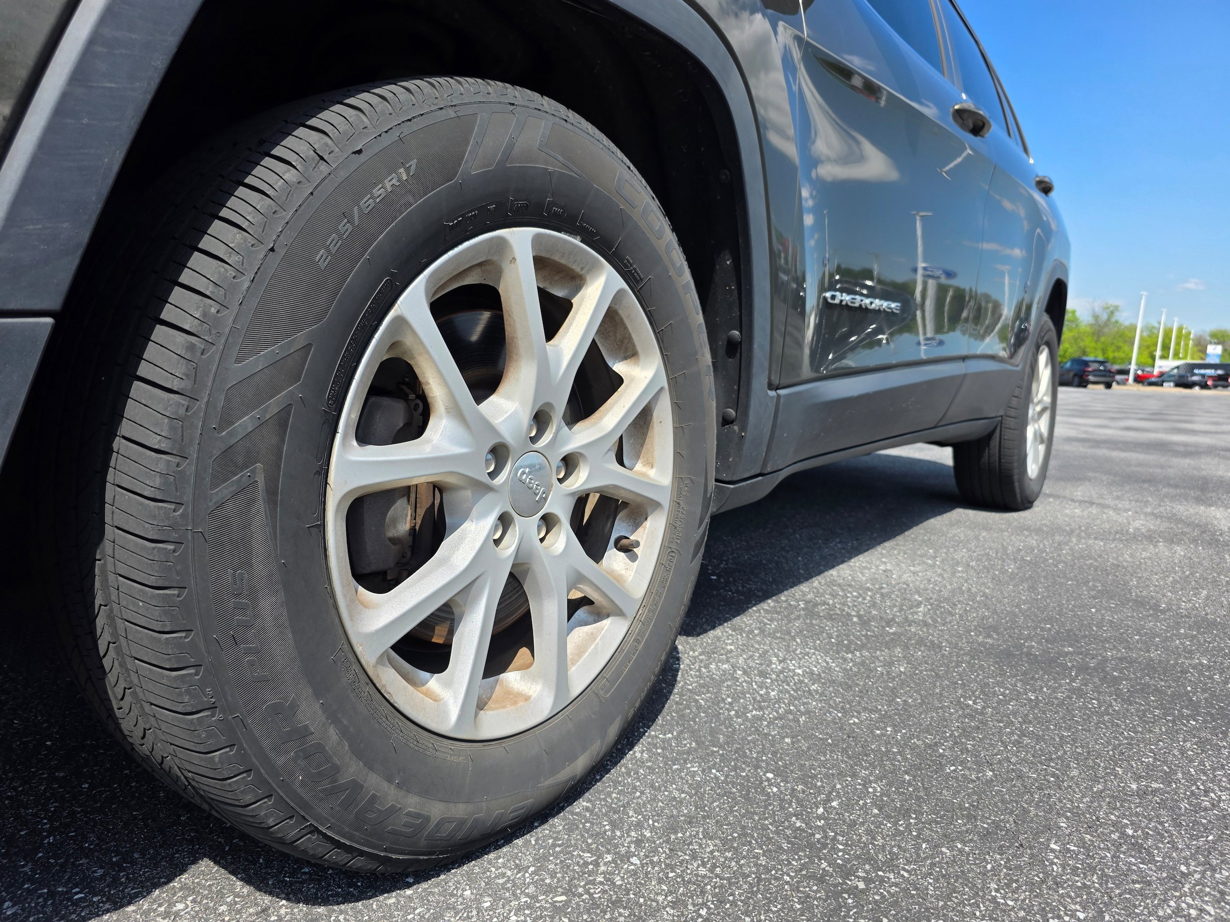 Used 2015 Jeep Cherokee Latitude w/ Comfort/Convenience Group AWD/4WD image 20