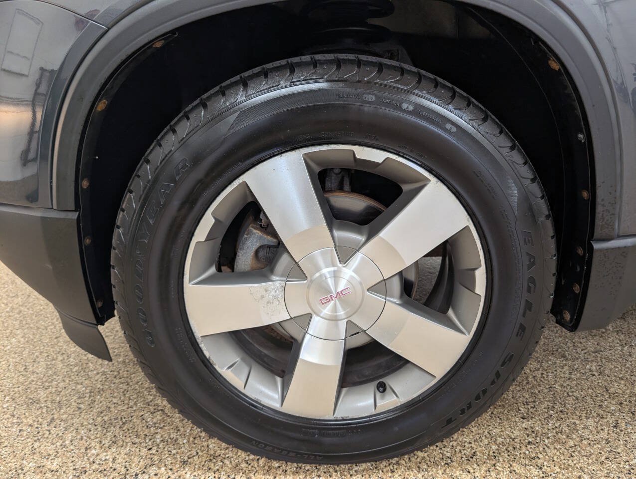 Used 2011 GMC Acadia SLT AWD/4WD image 25