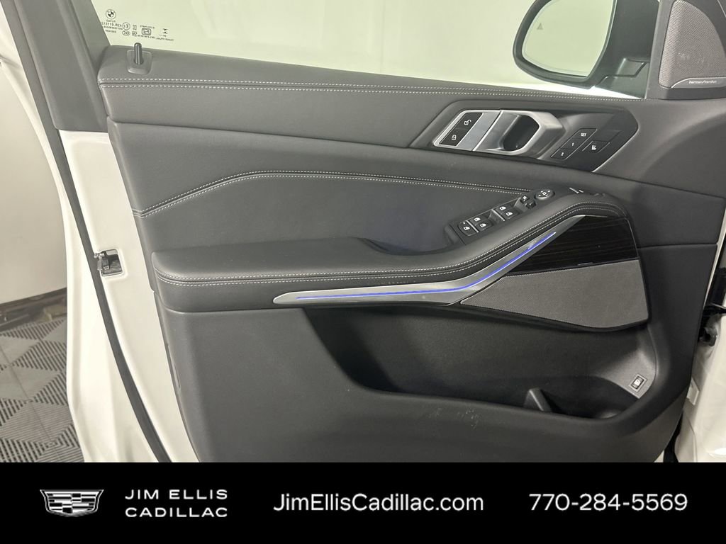 Used 2025 BMW X5 xDrive50e image 9