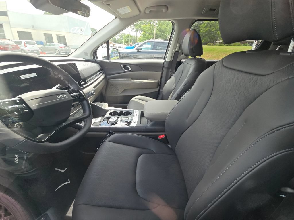 New 2027 Kia Carnival EX FWD image 5