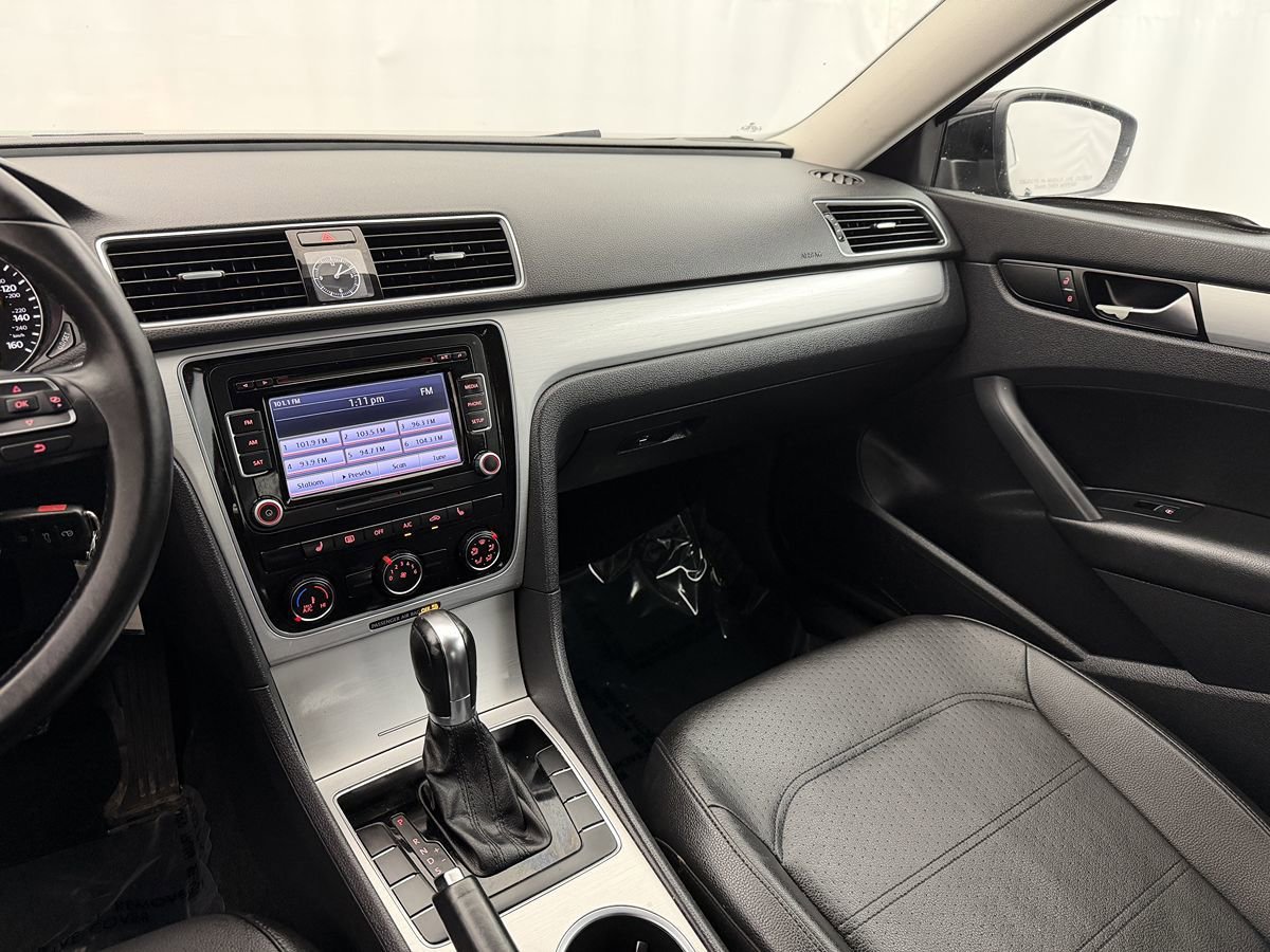 Used 2013 Volkswagen Passat 2.5 SE image 12