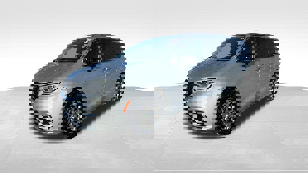 Used 2024 Chrysler Pacifica Limited image 4