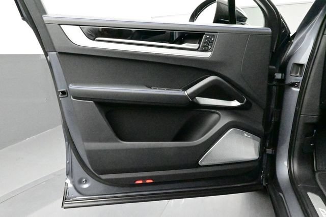 New 2026 Porsche Cayenne Turbo GT AWD/4WD image 7