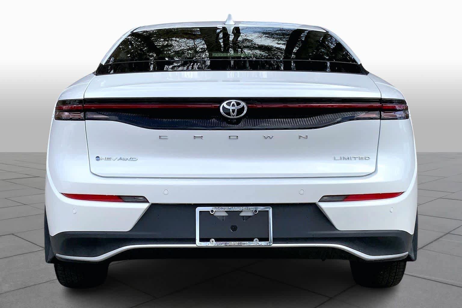 Used 2026 Toyota Crown Limited w/ Advanced Technology Package image 5