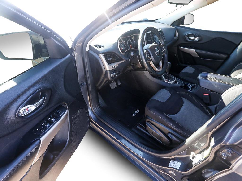 Used 2017 Jeep Cherokee Sport image 11